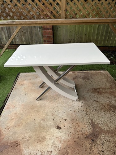 Modern style square dining